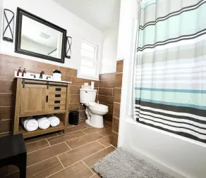 Cozy Suite w/*King Size Bed *6 Min-UGA/Dwtn + Full Sports Park - Image 3