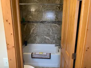 Avalon Guest Lodge 3102 House. 2 Baths, 2 Living Rooms. Sleeps 9 - Image 3