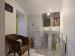 Charming cottage in Torsac with terrace, pets allowed - Image 2
