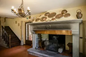Stone villa with private pool and garden, satellite TV, air conditioning and Wi-Fi access. Situated - Image 4