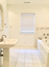 Charming Beach Cottage Only 100 yds from the beach - Image 3