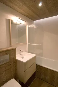 Appartement rénové neuf design contemporain sur la piste dans chalet 4 étages - Image 2