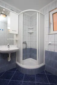 Apartamento de una habitación en la playa Zubovici (Pag) (A-6356-a) - Image 2