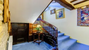 Grade II* listed holiday home with off-street parking and an open-plan garden - Middle Gable - Image 2