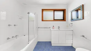 Pet frendly, sleeps 11, stroll to beach and cafe - Image 4
