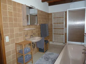Cozy vacation apartment with two bedrooms and terrace - Image 2