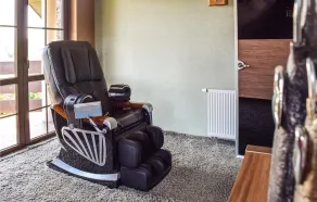 5 Bedroom Beautiful Home In Mscice - Image 3
