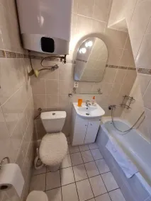 Casa con ampio terrazzo e piscina per vacanze in città e natura - Image 4