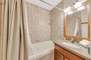 Luxe, emplacement et beaucoup d'équipements dans cette maison incroyable avec bain à remous - Image 5