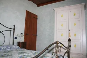 Casa delle Mammole C: Eine charakteristische und einladende Wohnung, die Teil eines alten Landhauses ist, umgeben von Grün, mit kostenlosem WLAN. - Image 5