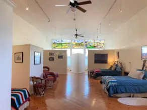 Former Art Gallery is now spacious lodging - Image 3