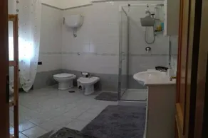 Villa Enza omgivet af grønne områder - Image 2