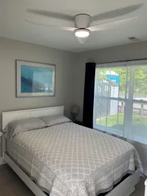 Relax or Play ALL YEAR ROUND At Our Cozy Lakefront Home. - Image 5