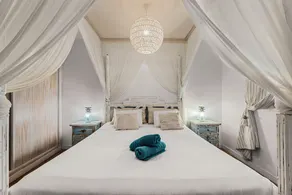 House with heated swimming pool, solarium, large garden, high-speed WIFI access. - Image 4