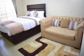 Serviced Studio Apartments 7 mins drive to Airport - Image 4
