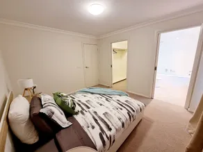 Modern Narre Warren home, close to Fountain Gate shopping centre - Image 5