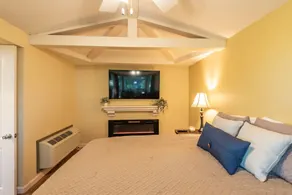 Private and Cozy Cottage with Spectacular Hilltop Views - Seasonal Pool &Hot tub - Image 4