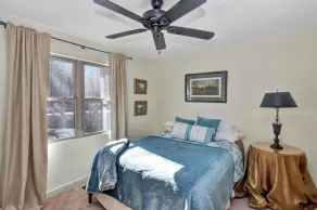 Spacious Luxury 3 Level Cabin w Hot Tub & Fire Pit - Image 5