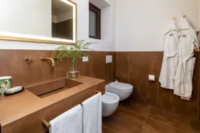 Deluxe Double Room with 1 extra single bed or 3 single beds (up to 3 people). - Image 2