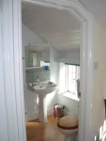 Stunning 3 bedroom 3 bath self catering cottage nr Stonehenge, Salisbury, Longleat, Avebury and Bath, Short walk to lovely village pub - Image 2
