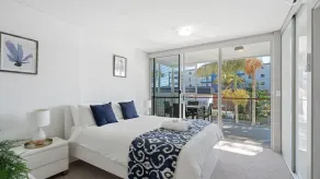 Riverside luxury apartment across two levels at Waterline. - Image 5
