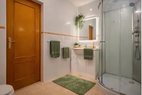 Stor villa med pool i nærheden af smuk by, ideel til familier og grupper - Image 5