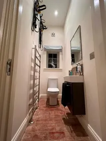 Stunning Coach House in Sussex - Image 2