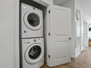 Gorgeous Stay-Stocked Kitchen-HotTub-Gym-Wifi - Image 2