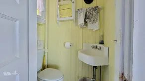 Experience lakeside luxury at Piffi Biff, a spacious 5-bedroom cabin on Southport, ME. - Image 3