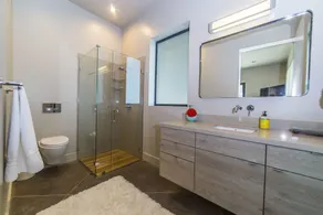 Escapade en couple, hébergements luxueux, cour privée - Image 2