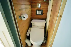 Riverfront Log Cabin + privater Wasserfall und malerische Aussicht auf die Natur - Image 3