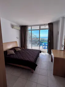 Frontline-beach 40m. Large airy appt. Balconies overlooking beach, sea & marina - Image 2