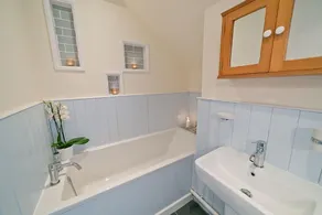 Ty Gwyn -  an on the beach that sleeps 6 guests  in 3 bedrooms - Image 2