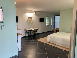 Superb private studio in a quiet area with private pool/spa - Image 4