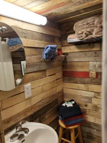 Delightful Tiny Cabin - Image 2