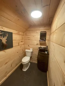 Waterside Cabin GREAT Fishing, 4 beds, 2 Kayaks Gated WI-FI parking Washer Dryer - Image 3