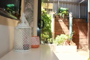 Hideaway apartment in bustling beachside suburb, short walk to city attractions - Image 4