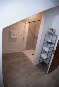 Adorable unit in Historic West Blvd district - Image 2