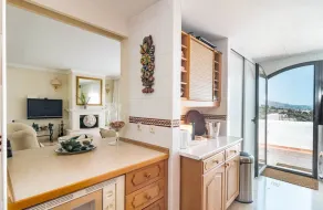 Lag - Spacious Townhouse With Private Jacuzzi - Image 4