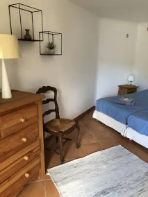 Charmerende lille lejlighed meget stille med udsigt over Ubrieux kløfter. - Image 5