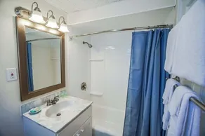 Island Manor Resort - Image 3