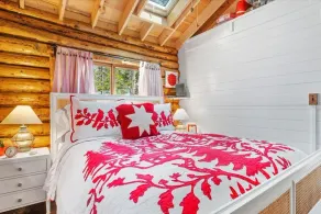 Chic, updated log cabin nestled in the pine trees of Sprucewold! - Image 5