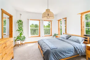 Modern Cabin on a River Bluff - Image 3