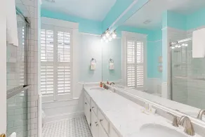Charleston-style cottage w/ lovely decks, steps to the beach & pools - Image 2