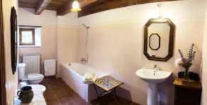 New Tuscan villa for large group, private pool, walk to restaurant - Image 3