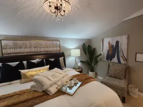 Private 2 Bedroom Cozy Cottage Prime Retreat with jetted spa tub - Image 5