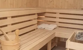 Holiday home with private pond, jacuzzi and sauna - Image 4