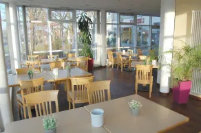 XZLLENZ Hotel - Image 2