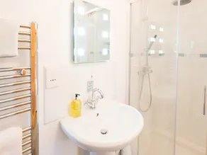 Cottage-SDB privée avec douche-Vue sur Jardin - Image 3