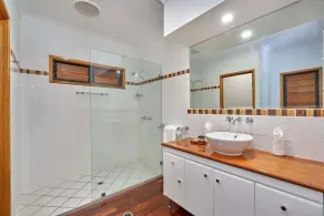 Reeflections Beachfront House - Image 3